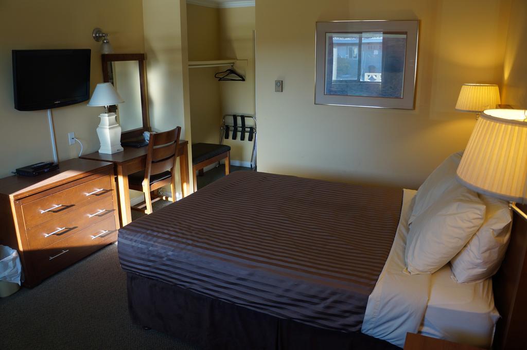 Westward Inn & Suites Langley Exterior photo