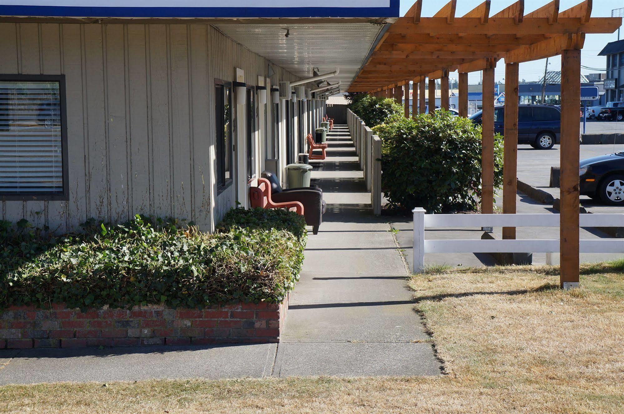 Westward Inn & Suites Langley Exterior photo
